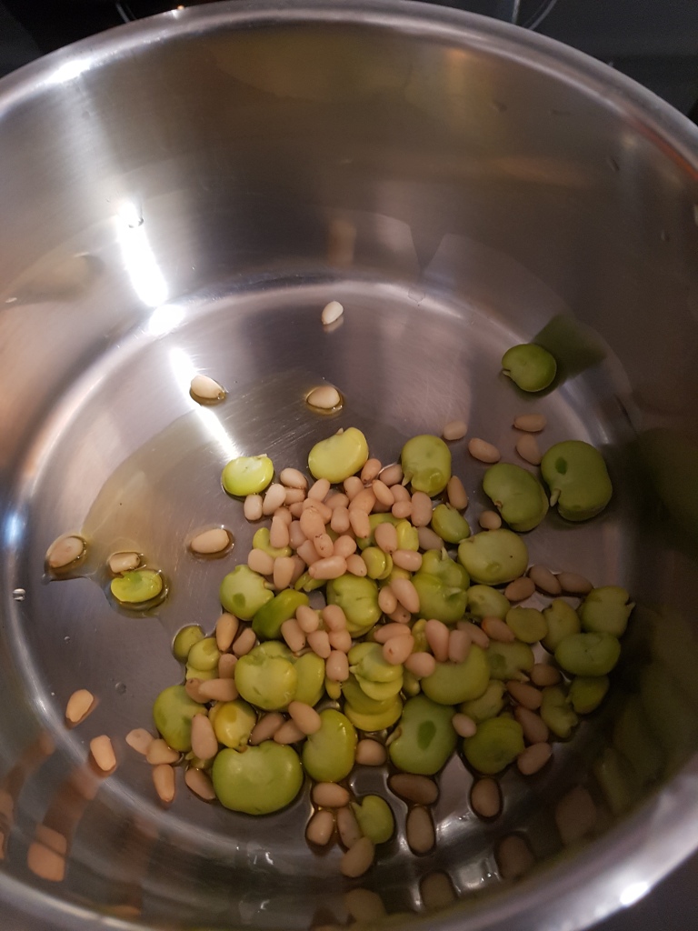 Cuisiner les cosses de fèves 